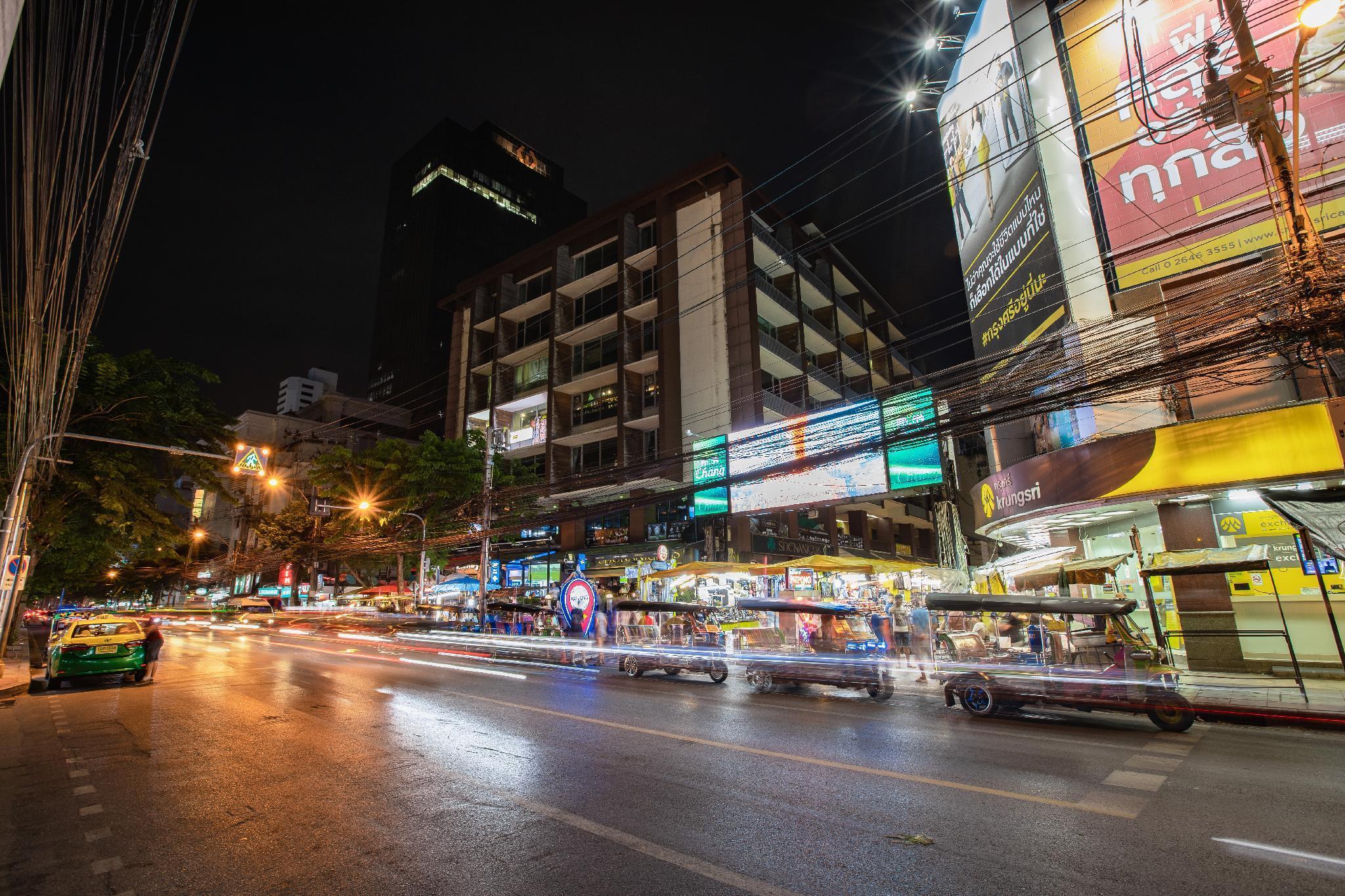Every Surawong Bangkok Buitenkant foto